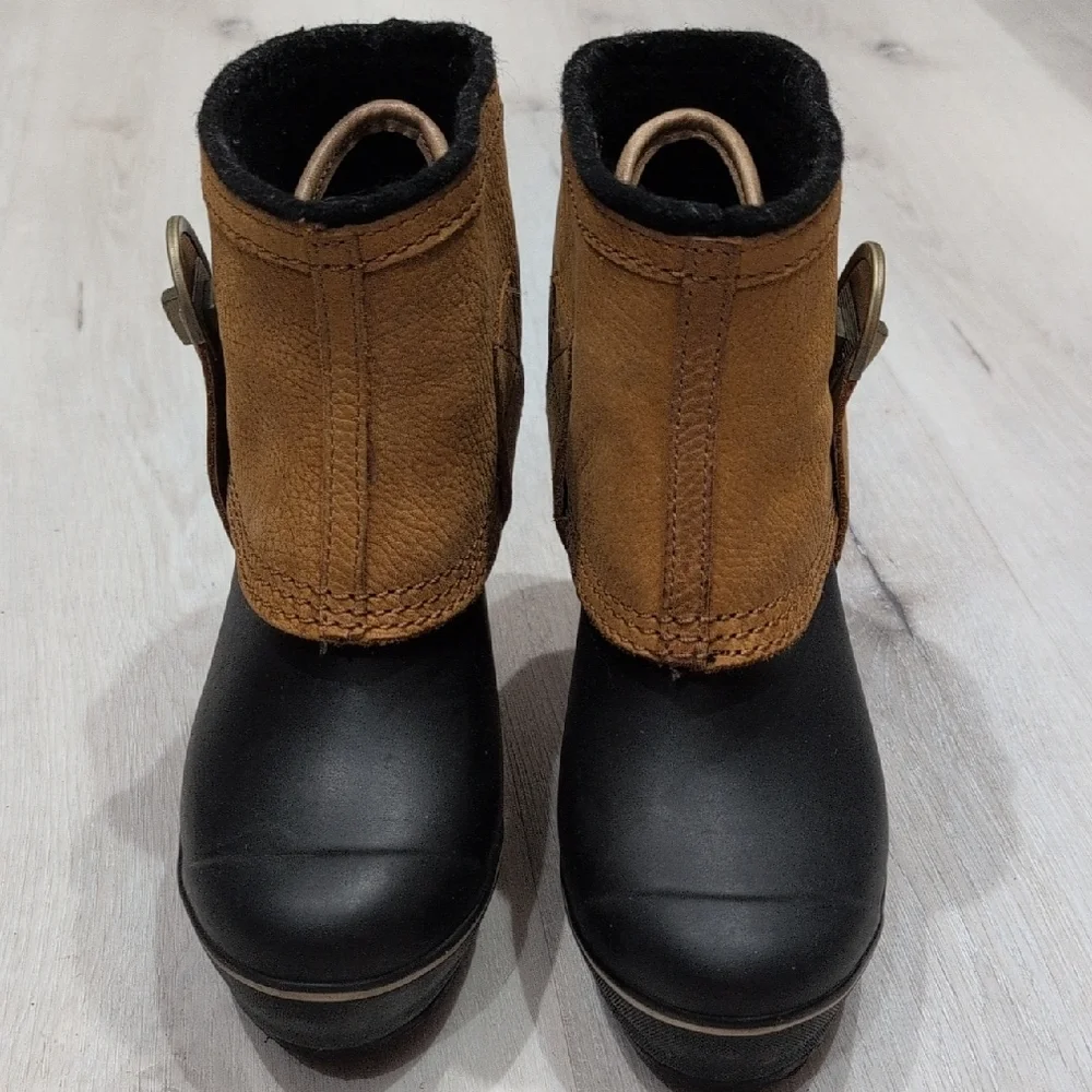 Sorel Women's Black and Tan Heeled Boots - Picture 2 of 10